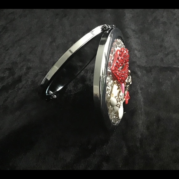 💝Host Pick💝 NEW Rhinestone Sexy Lip Mini Pocket Compact Mirror - Picture 4 of 6